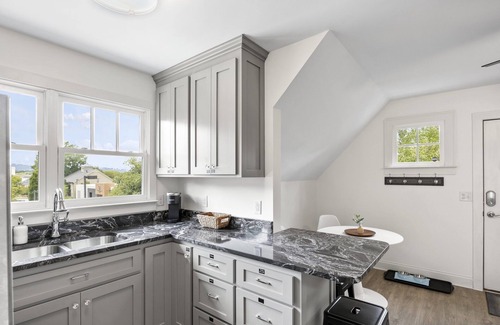 Greenville Downtown Apartment | Cozy Downtown Loft for Two + Pets, Walk to Main St