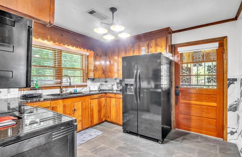 Starkville House | Cozy Downtown Retreat | Walk to MSU & Dining