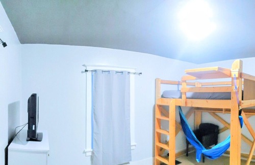 Galt House | Cozy Downtown River Loft