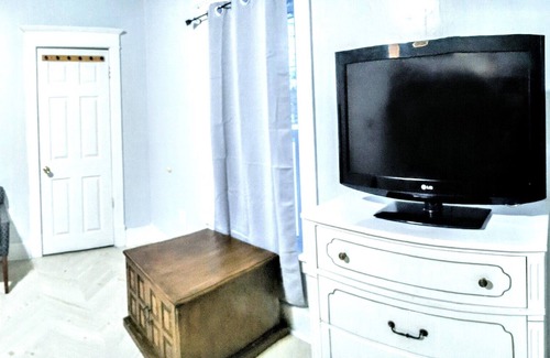 Galt House | Cozy Downtown River Loft