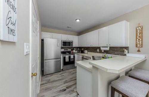 Marine Corps Air Station Cherry Point House | Cozy duplex. 30 minutes to beach or New Bern/5 minutes from MCAS Cherry Point.