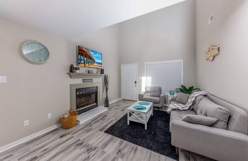 Marine Corps Air Station Cherry Point House | Cozy duplex. 30 minutes to beach or New Bern/5 minutes from MCAS Cherry Point.