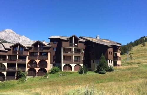Montgenevre Apartment | Cozy duplex for 6, ski-in/ski-out, balcony, pets allowed