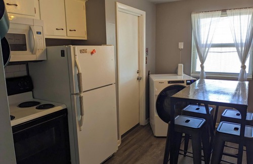 Manhattan House | Cozy Duplex near K-State