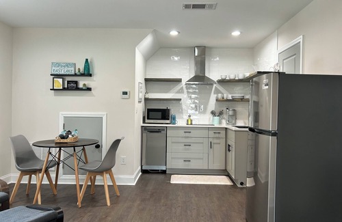 East Lake Apartment | Cozy East Lake Carriage House - Close To Everything