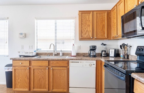 Harrison East South House | Cozy East side home in a quiet neighborhood