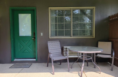Orange Prairie Cottage | Cozy Easy Going Getaway Prairie Stables 4