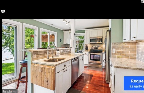 Edgewater House | Cozy Edgewater Retreat — Dock Access & River Views
