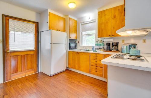 Elizabeth Apartment | Cozy Elizabeth Studio with Deck Near Norfork Lake!
