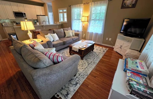 George Washington Cottage | Cozy English Style Cottage In Fredericksburg With Use Of Our Pool!