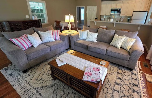 George Washington Cottage | Cozy English Style Cottage In Fredericksburg With Use Of Our Pool!