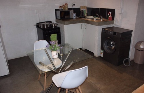 Downtown Johannesburg Apartment | Cozy Entire Apartment In The Center Of Maboneng