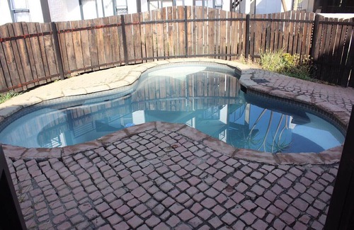 Downtown Johannesburg Apartment | Cozy Entire Apartment In The Center Of Maboneng