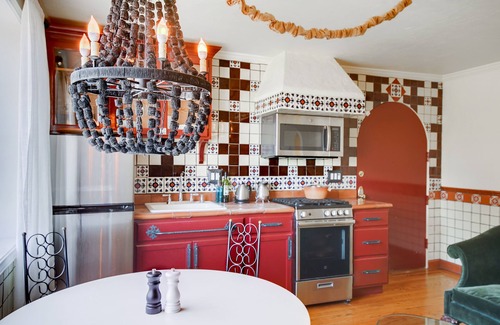 Berkeley Hills Apartment | Cozy & Equipped Spanish-Style Casita in Berkeley