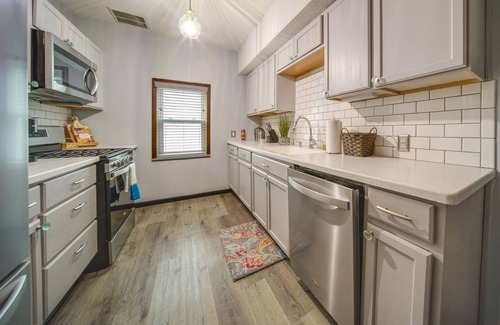 Erie Cottage | Cozy Erie Vacation Rental w/Patio & Seasonal Pool