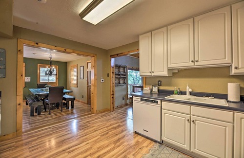 Timberland Acres Cabin | Cozy Escape with Yard: Hike, Sightsee & Explore!