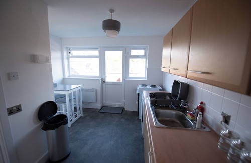 Cheadle Hulme Apartment | Cozy Family Apartment | Manchester Airport | Free Parking | Sleeps 8n