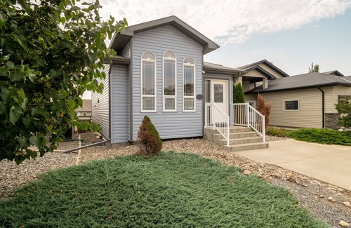 Lethbridge House | Cozy family friendly home in west Lethbridge