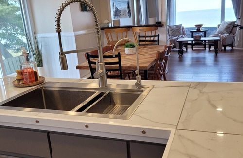 Lakeshore House | Cozy-Family- Friends-Cottage/Kayaks/Paddle/Golf/Fishing/Fire Pit