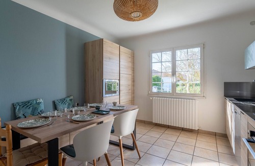 Parentis-en-Born House | Cozy Family Home in Parentis-en-Born: 3BR, WiFi, Large Garden, Near Beach & Lake
