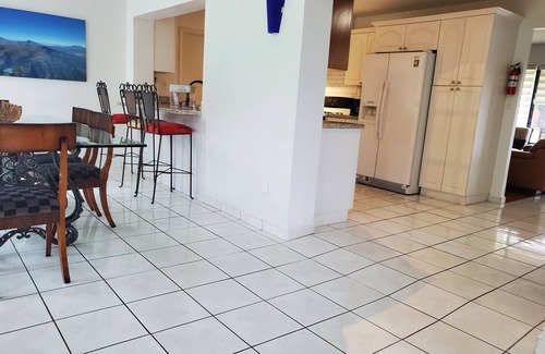 Kendale Lakes House | Cozy family home in quiet area, nice garden views.