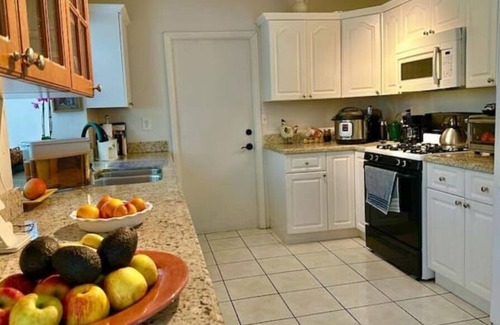 Kendale Lakes House | Cozy family home in quiet area, nice garden views.