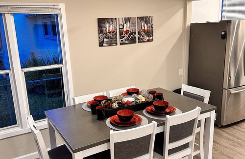 Reseda House | Cozy Family Home | Private yard - Pets Welcome.