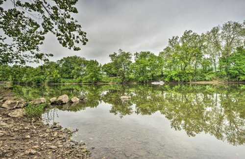 Springfield House | Cozy Family Home with Kayaks, Dock and Fire Pit!