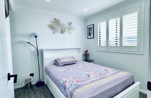Edmondson Park House | Cozy Family Retreat n City Access
