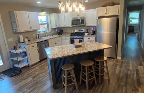 Saint Joe House | Cozy Farm House 2-bedroom house with AC in Saint Joe