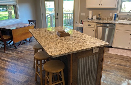 Saint Joe House | Cozy Farm House 2-bedroom house with AC in Saint Joe