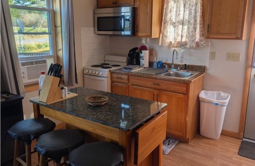 Hammondsport Cottage | Cozy Farm Stay Near Keuka Lake/No Cleaning Fee/Pet Friendly/Wi-Fi + More!