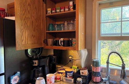 Oakland House | Cozy Farm Stay | Pet-Friendly & Peaceful