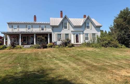 Oakland House | Cozy Farm Stay | Pet-Friendly & Peaceful