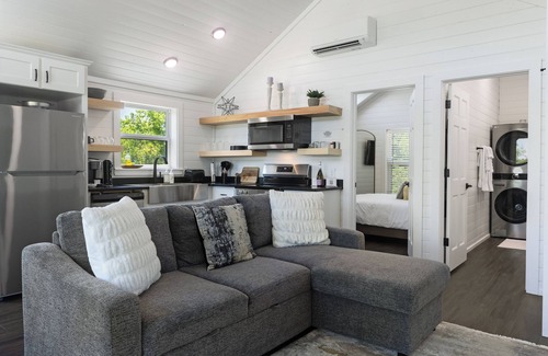 Klondike Cabin | Cozy Farmhouse-Cabin on a Private Lake