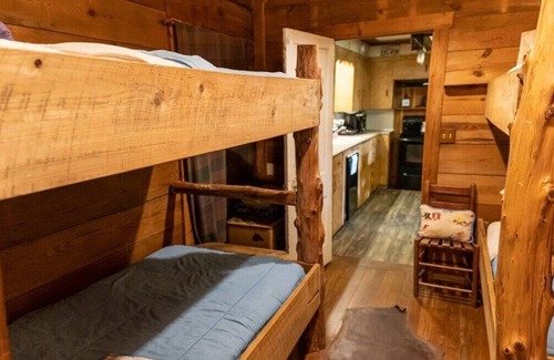 Satin Cabin | Cozy Farmhouse Escape, Thrilling Skeet Shooting