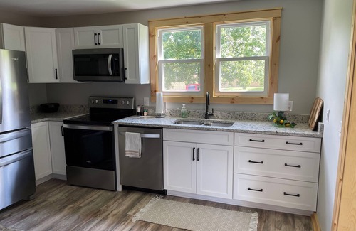 Paris Other | Cozy farmhouse family friendly with fire pit and grill, within hour to Keeneland