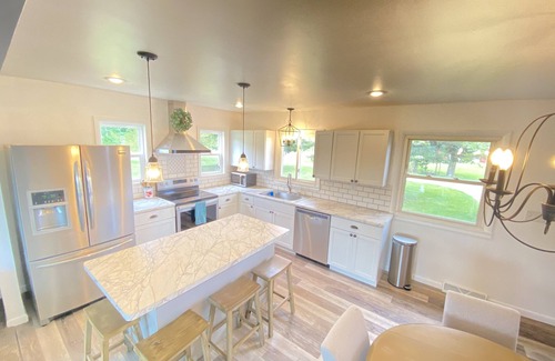 Baraboo House | Cozy Farmhouse located in the country between Devils Lake and Wisconsin Dells
