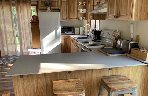 Grange Landing Cottage | Cozy FLX Getaway with Pool, Close to Wineries and Lake