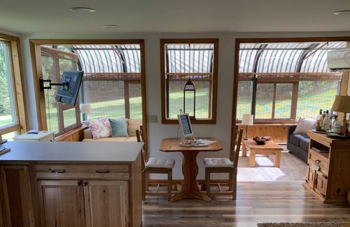 Grange Landing Cottage | Cozy FLX Getaway with Pool, Close to Wineries and Lake
