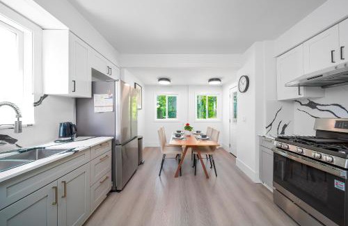 Dunbar House | Cozy four bedroom House in Vancouver West