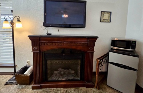 Fredericksburg Apartment | Cozy Fredericksburg Retreat | Fire Pit & Wineries