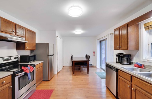 Hickory Hills Cabin | Cozy Freeland Retreat- Firepit, Pool Table, Hot Tub