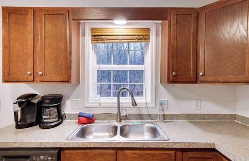 Hickory Hills Cabin | Cozy Freeland Retreat- Firepit, Pool Table, Hot Tub