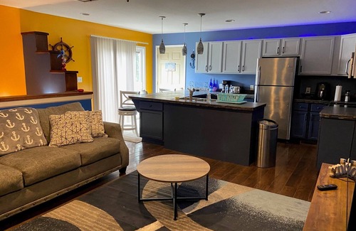 Bay View Apartment | Cozy "FROG" Apartment nestled in Bay View