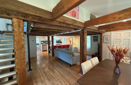 Weston House | Cozy, fully renovated 2BR home with a barn in peaceful Weston, CT for relaxation
