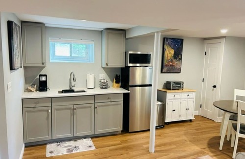Arlington Apartment | Cozy fully renovated studio in fantastic Arlington with AC, private entrance