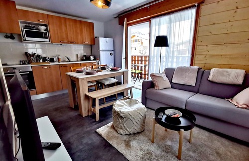 Les Gets Apartment | Cozy Functional Apartment for 4, Near Center and Ski Slopes, Garage Included