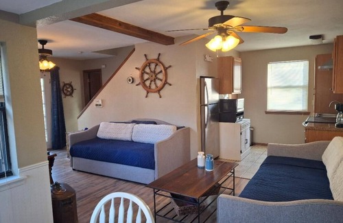 Eufaula House | Cozy Garden Cabin patio, pool, pets just two blocks to the lake and fishing dock