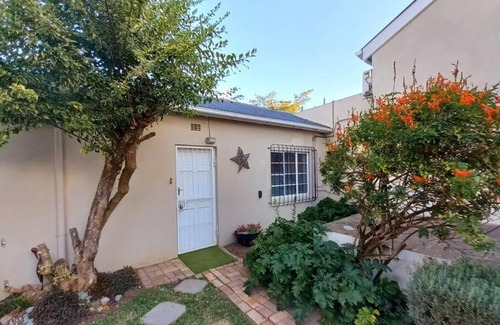 Grahamstown Apartment | Cozy Garden Cottage!